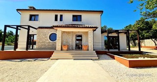Barban - čudovita vila z bazenom