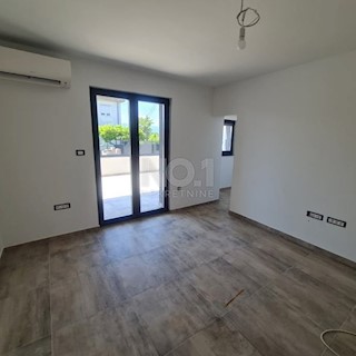 Marinići - vrhunsko dvonadstropno stanovanje v urbani vili