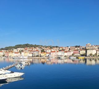 Mali Lošinj - hiša za prodajo, 1. red do morja!