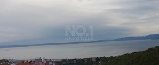 Škurinje - prodaja dvoetažnega apartmaja s pogledom na morje
