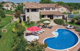 Višnjan - kamnita vila polna udobja