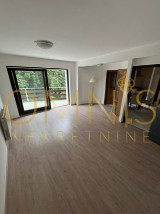Trosobno stanovanje Pobri, 70 m², garaža