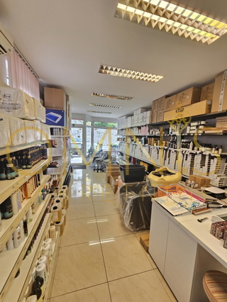 Škurinje – Poslovni prostor z dvema parkirnima mestoma, 83 m²