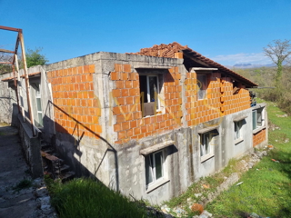 Kastav, hiša 200 m2, začeta gradnja, prodaja!