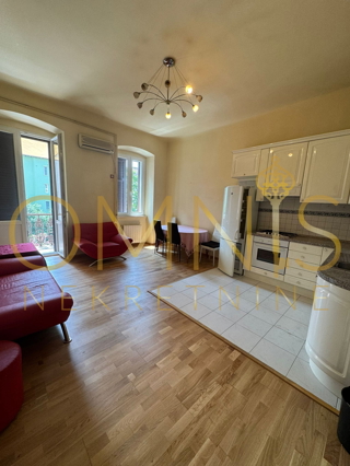 Stan v središču Reke, balkon, 72 m²