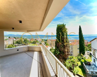 Opatija, center, penthouse z razgledom na morje, prodaja!