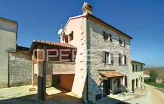 Vižinada – Kamnita hiša s teraso in dodatnim bivalnim prostorom