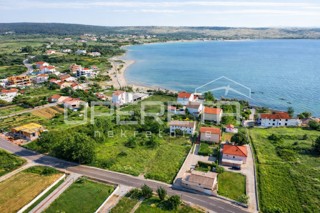 Gradbena parcela, 100 m do morja, 1.600 m2, Ljubač, Zadar