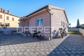 Galižana, pritličje 130 m2 z dvema stanovanjema