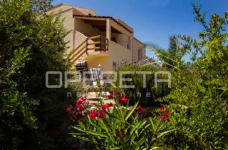 Mediteranska hiša z dvema ločenima stanoma in panoramskim pogledom – Rukavac, otok Vis