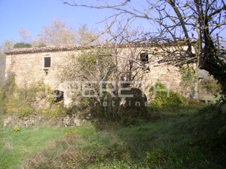 Prodaja, Hiša, Motovun, Livade, Samostojeća, 200m2