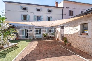 Istra, okolica Poreča - Kamnita hiša z dvoriščem