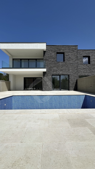 Luksuzno stanovanje 151 m² z bazenom in vrtom – 100 m od morja, Kraljevica