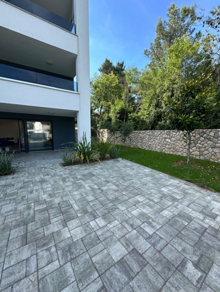 <translation>Moderen apartma v pritličju, s priključkom - Malinska</translation>