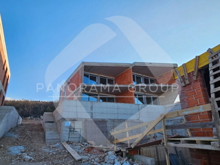 Jadranovo, dvojna hiša z zasebnim bazenom