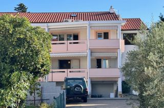 <pre><p>Prekrasen apartma v Puntu, na odlični lokaciji, 50 m od morja</p></pre>