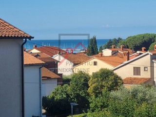 NOVIGRAD, Stanovanje v 1. nadstropju stavbe, pogled na morje