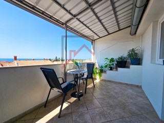 APARTMA V BLIŽINI MESTNEGA CENTRA IN PLAŽE S PANORAMSKIM RAZGLEDOM NA MORJE IN MESTO POREČ