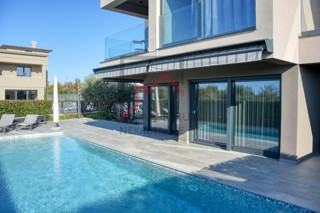 Vila z bazenom, le 500 m od prvih plaž