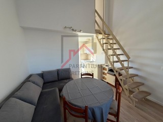 Istra, Poreč – Stanovanje z galerijo in zaprto ložo, 40 m2