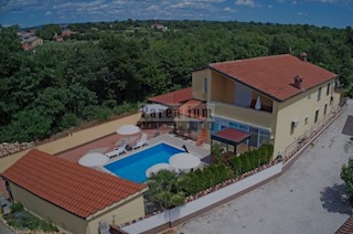 Poreč, apartmajska hiša 6 km od mesta