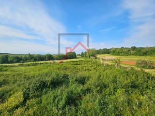 Gradbeno zemljišče v bližini Višnjana