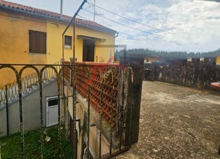 Istra, center Poreča - Stanovanje ob morju za popolno prenovo