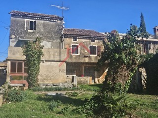 Steinhaus zur Renovierung – mit Meerblick