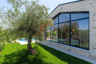 Istra, območje Poreča - Moderna enonadstropna vila, tri spalnice, ogrevan bazen, urejen vrt, parkirišče