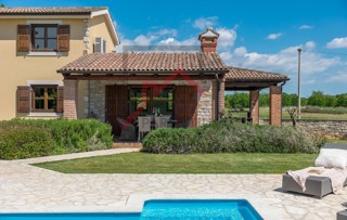 Istra, okolica Poreča - Samostojna hiša z bazenom in mediteranskim vrtom - mirna lokacija