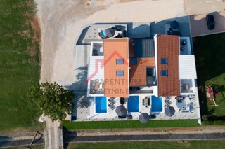 Vrsar - Funtana, čudovito urejena polsamostojna hiša v bližini morja