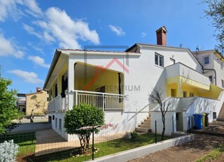 Dva apartmaja, blizu Poreča, ODLIČNA PRILOŽNOST!!!