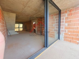 Stan z dvema spalnicama, na dveh etažah