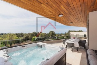 Istra, Poreč - Moderno luksuzno penthouse 800 metrov od morja s pogledom na morje