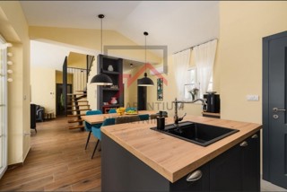 Rovinj, okolica, novozgrajena hiša z garsonjero