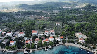 Hiša s pogledom na morje in otoček Badiju, 30 m od plaže (možen nakup po enotah).