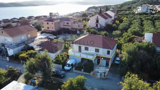 Prostorno stanovanje z balkonom in pogledom na morje Orebić