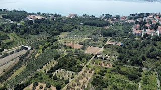 Veliko Zemljišče s pogledom obdano z mediteranskim gozdom (blizu plaže) Orebić Pelješac