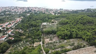 Hiša na samem s panoramskim razgledom (za obnovo)