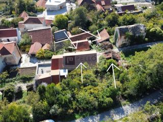 Edinstvena priložnost: 39.397 m² zemljišča + 4 hiše za obnovo na Pelješcu