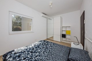Apartma S4 s teraso in parkirnim mestom, Vrboska – otok Hvar