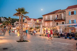 Jelsa-dalmatinska kamnita hiša v centru mesta