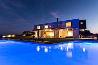 Istra: Čudovita vila z 12.000 m2 zemljišča in neskončnim bazenom