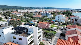 RAZKOŠNA DVOJNA VILA - 50 METROV OD PLAŽE IN MARINE