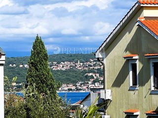 Malinska - Porat, apartma s teraso na mirni lokaciji