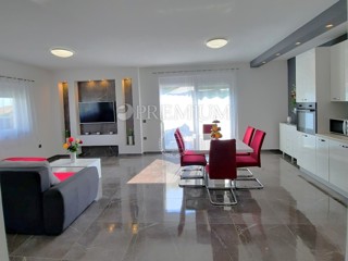 Okolica Vrbnika, samostojna hiša s bazenom!