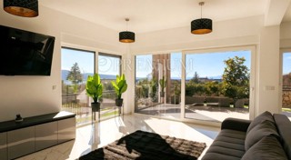 Krk, okolica, moderna novogradnja s panoramskim pogledom na morje!