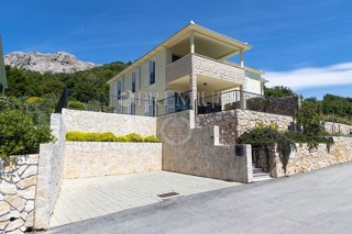 Baška, ožja okolica, hiša z razgledom na morje in bazenom!