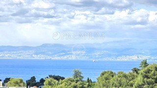 Luksuzno opremljen Penthouse s pogledom na morje!
