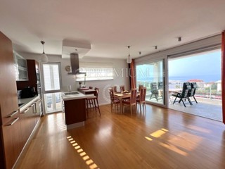 Malinska, apartma s pogledom na morje in garažo!